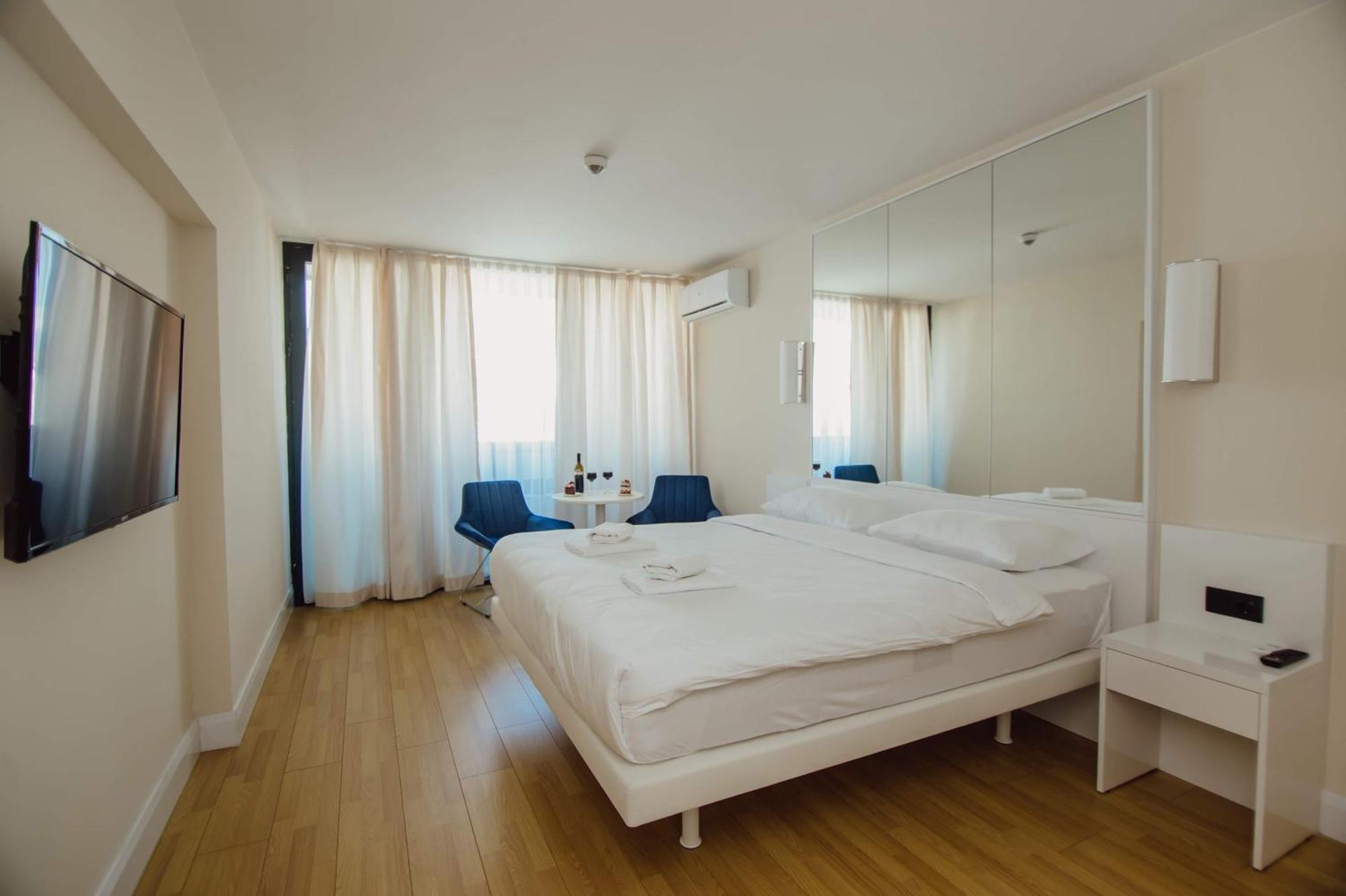 Luxury Beach Front Hotel Batumi Exterior foto